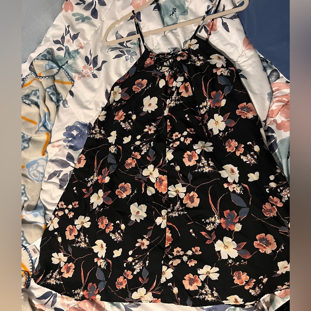 Dress - Picture 2 of 2